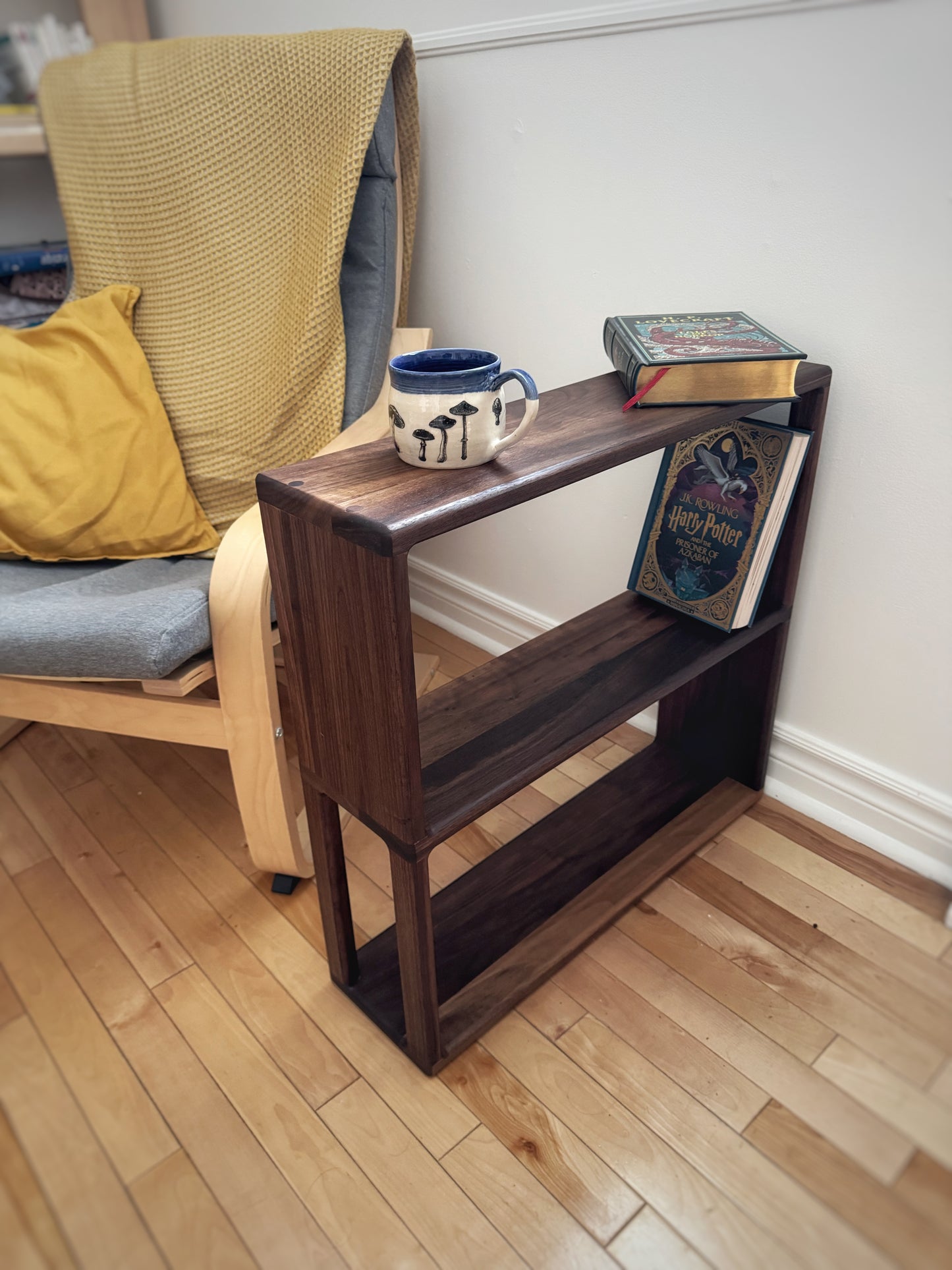 Luxe - Noyer noir - Table d'appoint du milieu du siècle